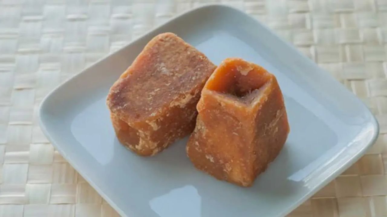 wellhealthorganic.comjaggery-with-incredible-health-benefits