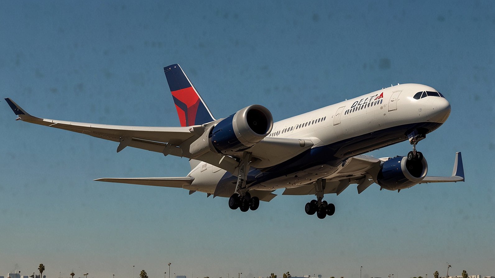 Delta Flight DL275 Diverted LAX